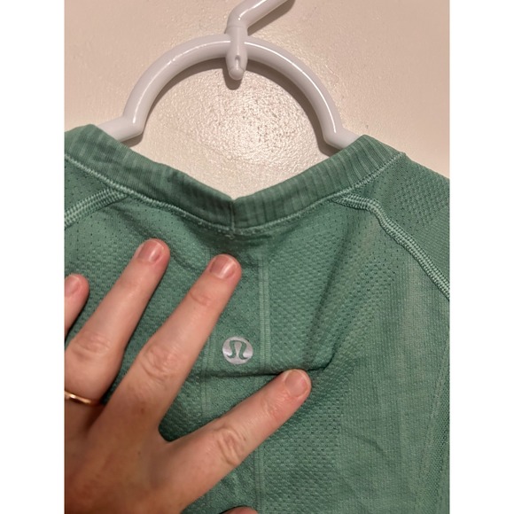 Lululemon swiftly Athletica Seamless T-Shirt Mint Green Workout Size 6 - Picture 3 of 6